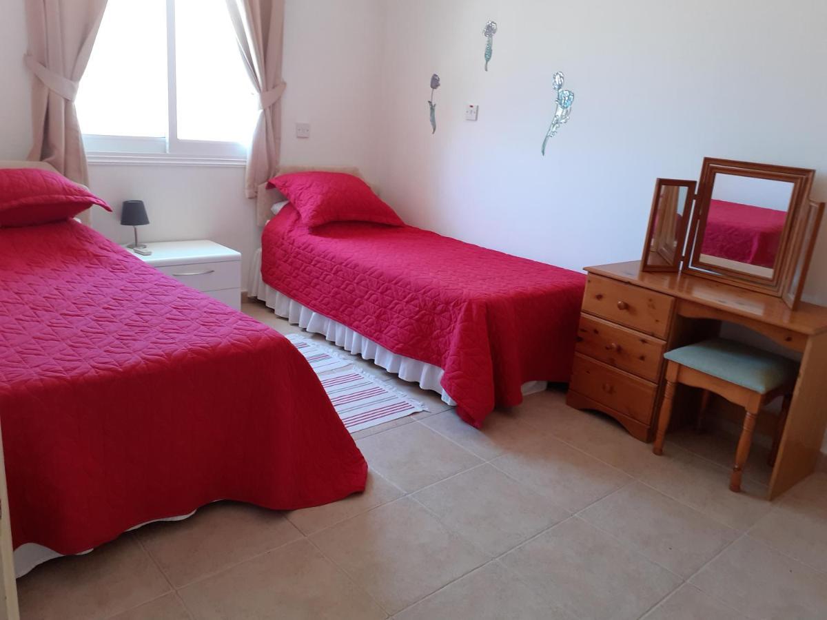 Beautiful 2-Bed House In Mandria Paphos Villa Eksteriør bilde