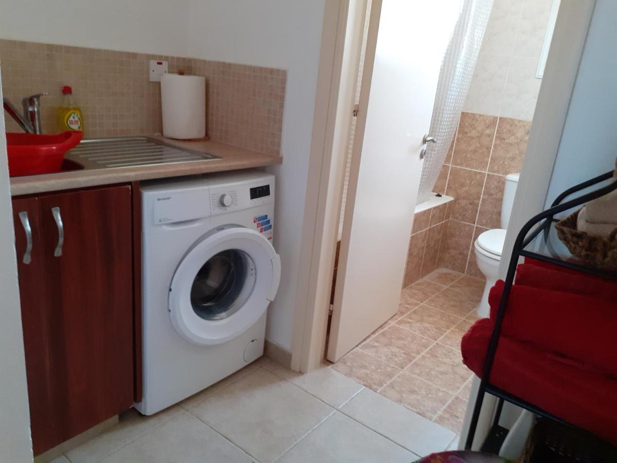 Beautiful 2-Bed House In Mandria Paphos Villa Eksteriør bilde