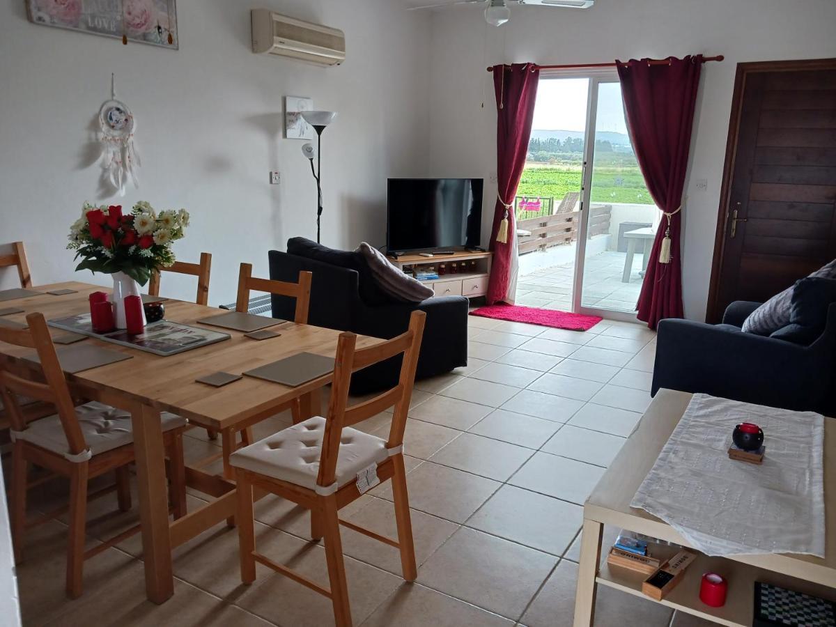 Beautiful 2-Bed House In Mandria Paphos Villa Eksteriør bilde